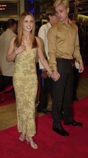 Sarah Michelle Gellar feet photo thumbnail
