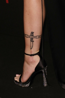 Halsey feet photo thumbnail