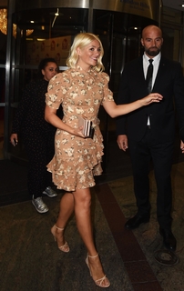 Holly Willoughby feet photo thumbnail