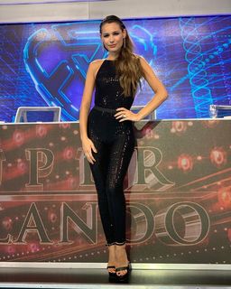 Carolina Ardohain feet photo thumbnail