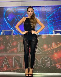 Carolina Ardohain feet photo thumbnail