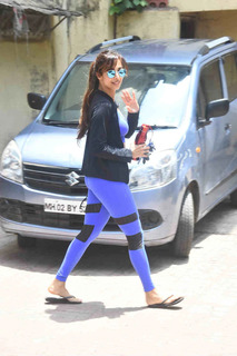 Malaika Arora feet photo thumbnail