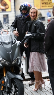 Amanda Holden feet photo thumbnail