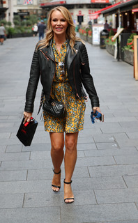Amanda Holden feet photo thumbnail