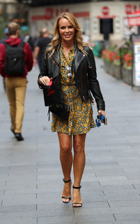 Amanda Holden feet photo thumbnail
