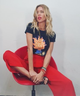 Nicole Neumann feet photo thumbnail
