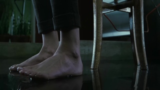 Charlize Theron feet photo thumbnail