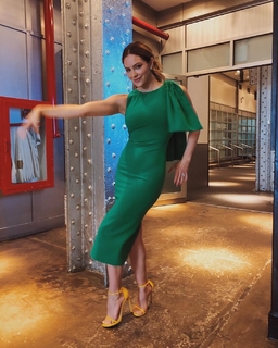 Katharine McPhee feet photo thumbnail