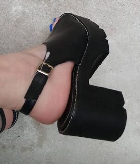 Isa Pes feet photo thumbnail