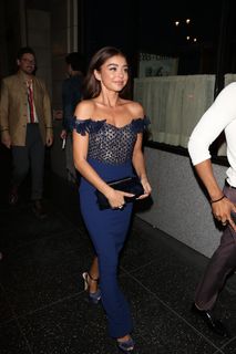Sarah Hyland feet photo thumbnail