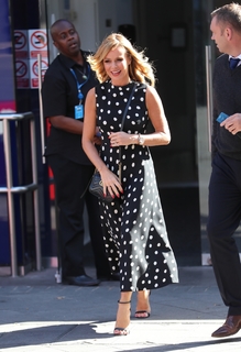 Amanda Holden feet photo thumbnail