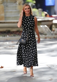Amanda Holden feet photo thumbnail