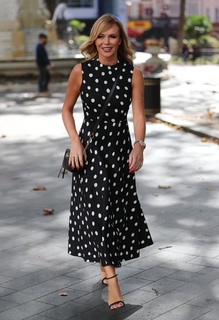 Amanda Holden feet photo thumbnail