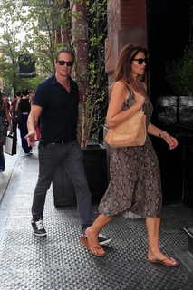 Cindy Crawford feet photo thumbnail