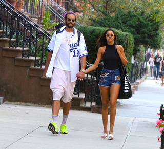 Lais Ribeiro feet photo thumbnail