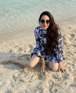 Karisma Kapoor feet photo thumbnail
