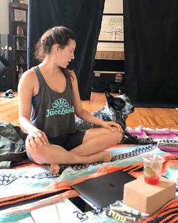 Adriene Mishler feet photo thumbnail