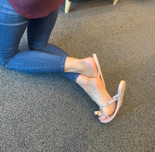 Kyle Unfug feet photo thumbnail
