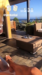 Brooke Burke feet photo thumbnail