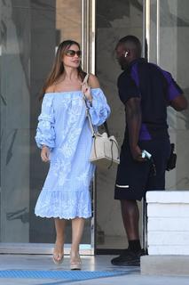 Sofía Vergara feet photo thumbnail