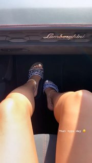 Jilly Anais feet photo thumbnail