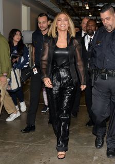 Jennifer Lopez feet photo thumbnail