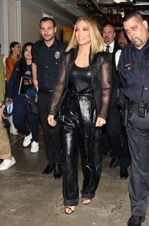 Jennifer Lopez feet photo thumbnail