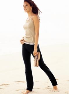 Alessandra Ambrosio feet photo thumbnail