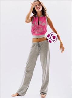 Alessandra Ambrosio feet photo thumbnail