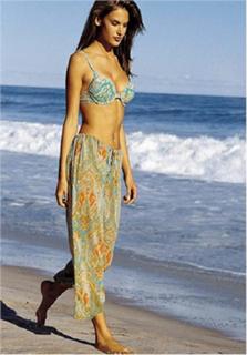 Alessandra Ambrosio feet photo thumbnail