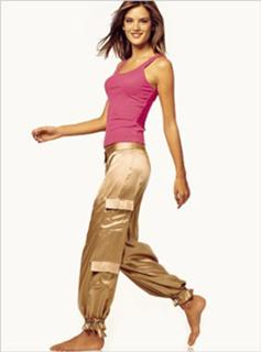Alessandra Ambrosio feet photo thumbnail
