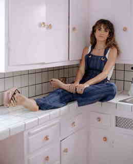 Nikki Reed feet photo thumbnail