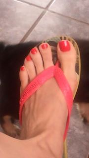 Alaine Crissiê feet photo thumbnail