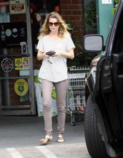 Ellen Pompeo feet photo thumbnail