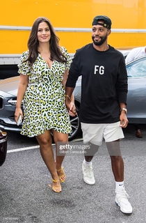 Ashley Graham feet photo thumbnail