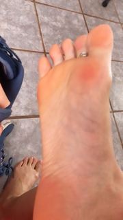 Alaine Crissiê feet photo thumbnail