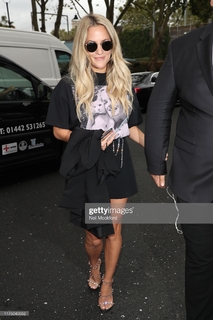 Caroline Flack feet photo thumbnail