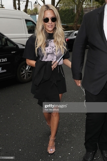 Caroline Flack feet photo thumbnail