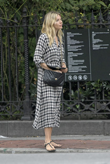 Sienna Miller feet photo thumbnail