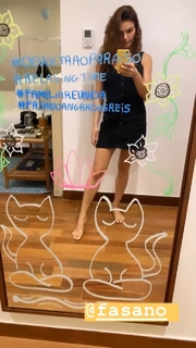 Isis Valverde feet photo thumbnail