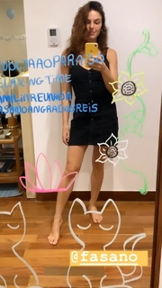 Isis Valverde feet photo thumbnail
