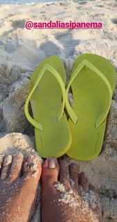 Anitta feet photo thumbnail