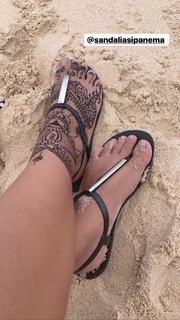 Anitta feet photo thumbnail