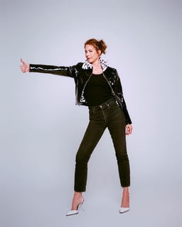 Jenna Elfman feet photo thumbnail
