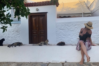 Lily James feet photo thumbnail