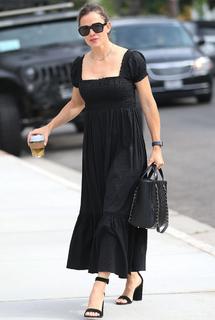 Jennifer Garner feet photo thumbnail