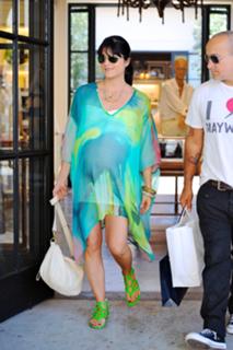 Selma Blair feet photo thumbnail