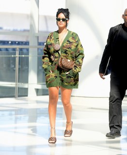 Rihanna feet photo thumbnail
