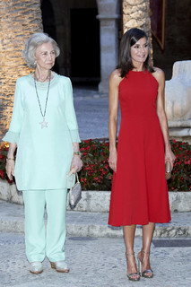 Queen Letizia of Spain feet photo thumbnail