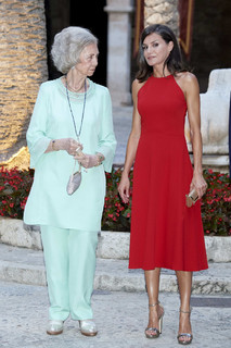 Queen Letizia of Spain feet photo thumbnail